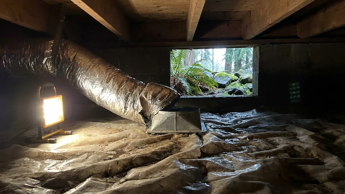 Damaged Crawlspace Ducts: Repair Cost and Warning Signs